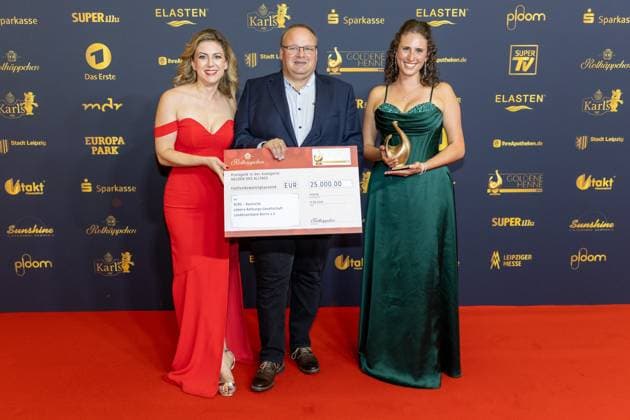 Award ceremony Goldene Henne 2 Copyright: xEHLxMedia BjörnxStachx 20250912_goldene-henne-charity_1