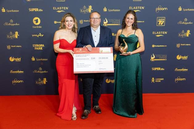 Award ceremony Goldene Henne 2 Copyright: xEHLxMedia BjörnxStachx 20250912_goldene-henne-charity_2