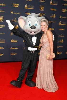 31 Presentation of the Golden Hen 2025 Leipzig, 12 9 2025 Alexandra Hofmann with Europapark Mouse at the 31 Presentation of the Golden Hen 2025 at Messe Leipzig Saxony Copyright: xMatthiasxGränzdörferx