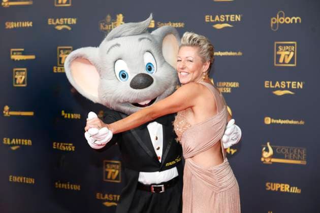 31 Presentation of the Golden Hen 2025 Leipzig, 12 9 2025 Alexandra Hofmann with Europapark Mouse at the 31 Presentation of the Golden Hen 2025 at Messe Leipzig Saxony Copyright: xMatthiasxGränzdörferx