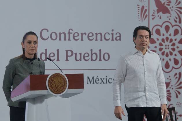Mexico™s President Claudia Sheinbaum Holds News Conference Mexico™s Minister of Public Education, Mario Delgado Carrillo is seen on the right while Mexico™s President Claudia Sheinbaum Pardo speaking about the budget increase for education of 7.1% over last year, 1.1 billion pesos during a news conference at National Palace. on September 12, 2025 in Mexico City, Mexico. (Photo by Carlos Santiago Eyepix Group) Copyright: xCarlosxSantiagox xEyepixxGroupx CS_12092025_170131