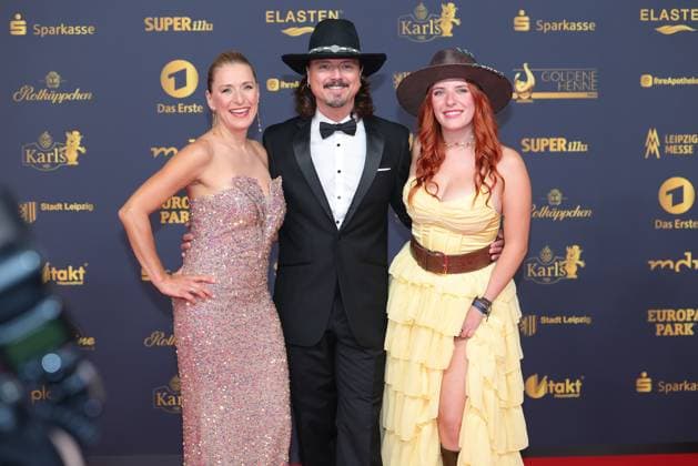 Presentation of the Golden Hen 2025 Stefanie Hertel with husband Lanny Lanner and daughter Johanna Mross on the red carpet Presentation of the Golden Hen 2025 on 12 09 2025 at Leipziger Messe, Hall 1 Leipzig, Saxony, Germany