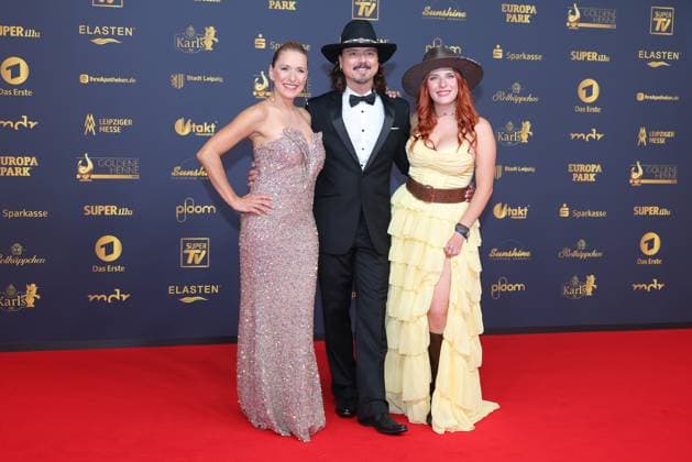 Presentation of the Golden Hen 2025 Stefanie Hertel with husband Lanny Lanner and daughter Johanna Mross on the red carpet Presentation of the Golden Hen 2025 on 12 09 2025 at Leipziger Messe, Hall 1 Leipzig, Saxony, Germany