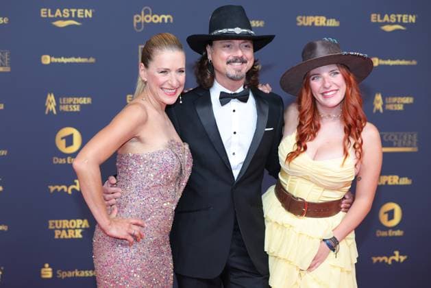 Presentation of the Golden Hen 2025 Stefanie Hertel with husband Lanny Lanner and daughter Johanna Mross on the red carpet Presentation of the Golden Hen 2025 on 12 09 2025 at Leipziger Messe, Hall 1 Leipzig, Saxony, Germany