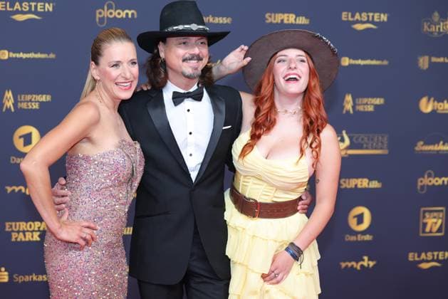 Presentation of the Golden Hen 2025 Stefanie Hertel with husband Lanny Lanner and daughter Johanna Mross on the red carpet Presentation of the Golden Hen 2025 on 12 09 2025 at Leipziger Messe, Hall 1 Leipzig, Saxony, Germany