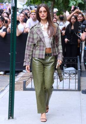 Celebs at the Calvin Klein Fashion Show Guest arrives at the Calvin Klein show during the fashion week in New York on September 12, 2025. Photo by Charles Guerin ABACAPRESS.COM New York NY  Copyright: xGuerinxCharles ABACAx