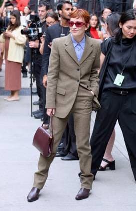 Celebs at the Calvin Klein Fashion Show Britt Lower arrives at the Calvin Klein show during the fashion week in New York on September 12, 2025. Photo by Charles Guerin ABACAPRESS.COM New York NY  Copyright: xGuerinxCharles ABACAx