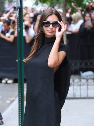 Celebs at the Calvin Klein Fashion Show Emily Ratajkowski arrives at the Calvin Klein show during the fashion week in New York on September 12, 2025. Photo by Charles Guerin ABACAPRESS.COM New York NY  Copyright: xGuerinxCharles ABACAx