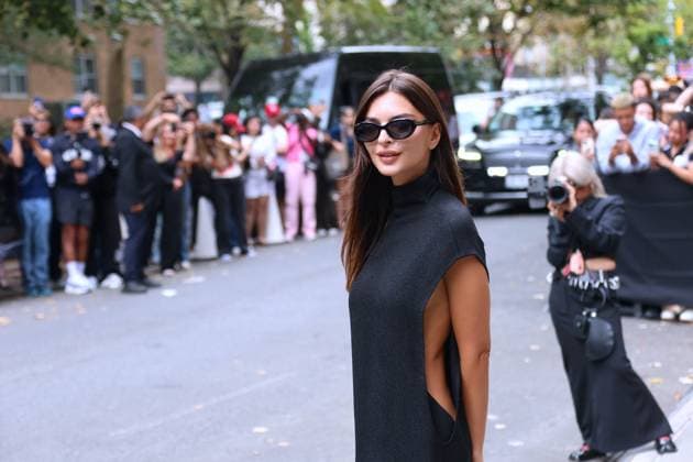 Celebs at the Calvin Klein Fashion Show Emily Ratajkowski arrives at the Calvin Klein show during the fashion week in New York on September 12, 2025. Photo by Charles Guerin ABACAPRESS.COM New York NY  Copyright: xGuerinxCharles ABACAx