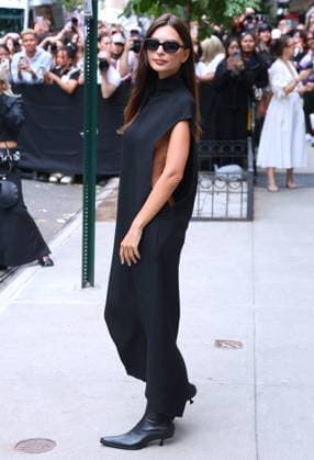 Celebs at the Calvin Klein Fashion Show Emily Ratajkowski arrives at the Calvin Klein show during the fashion week in New York on September 12, 2025. Photo by Charles Guerin ABACAPRESS.COM New York NY  Copyright: xGuerinxCharles ABACAx
