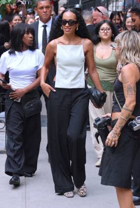 Celebs at the Calvin Klein Fashion Show Solange Knowles arrives at the Calvin Klein show during the fashion week in New York on September 12, 2025. Photo by Charles Guerin ABACAPRESS.COM New York NY  Copyright: xGuerinxCharles ABACAx