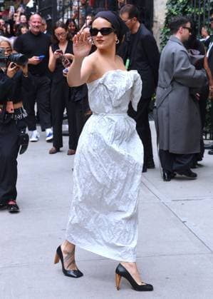 Celebs at the Calvin Klein Fashion Show Rosalía arrives at the Calvin Klein show during the fashion week in New York on September 12, 2025. Photo by Charles Guerin ABACAPRESS.COM New York NY  Copyright: xGuerinxCharles ABACAx