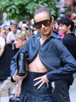 Celebs at the Calvin Klein Fashion Show Guest arrives at the Calvin Klein show during the fashion week in New York on September 12, 2025. Photo by Charles Guerin ABACAPRESS.COM New York NY  Copyright: xGuerinxCharles ABACAx