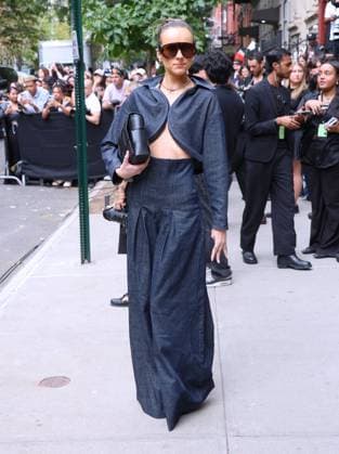 Celebs at the Calvin Klein Fashion Show Guest arrives at the Calvin Klein show during the fashion week in New York on September 12, 2025. Photo by Charles Guerin ABACAPRESS.COM New York NY  Copyright: xGuerinxCharles ABACAx
