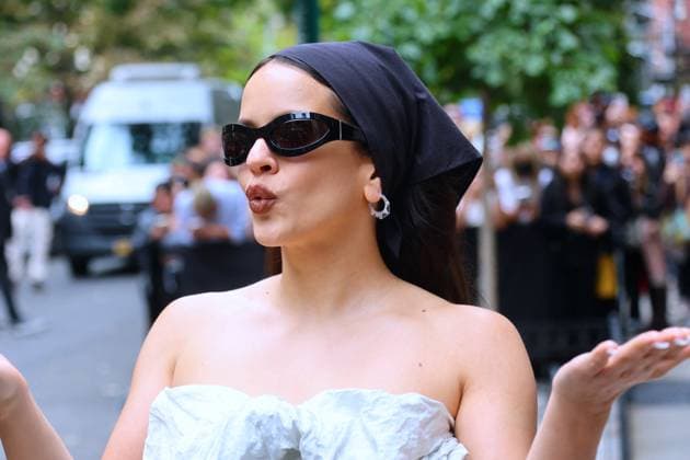 Celebs at the Calvin Klein Fashion Show Rosalía arrives at the Calvin Klein show during the fashion week in New York on September 12, 2025. Photo by Charles Guerin ABACAPRESS.COM New York NY  Copyright: xGuerinxCharles ABACAx