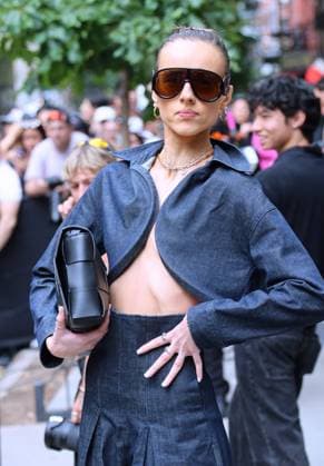 Celebs at the Calvin Klein Fashion Show Guest arrives at the Calvin Klein show during the fashion week in New York on September 12, 2025. Photo by Charles Guerin ABACAPRESS.COM New York NY  Copyright: xGuerinxCharles ABACAx