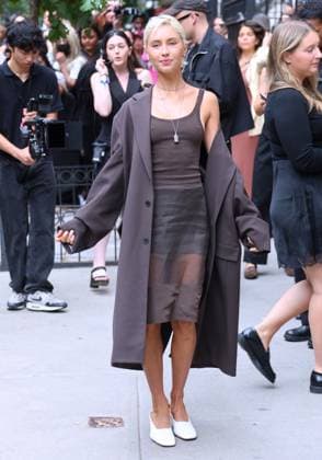 Celebs at the Calvin Klein Fashion Show Iris Law arrives at the Calvin Klein show during the fashion week in New York on September 12, 2025. Photo by Charles Guerin ABACAPRESS.COM New York NY  Copyright: xGuerinxCharles ABACAx