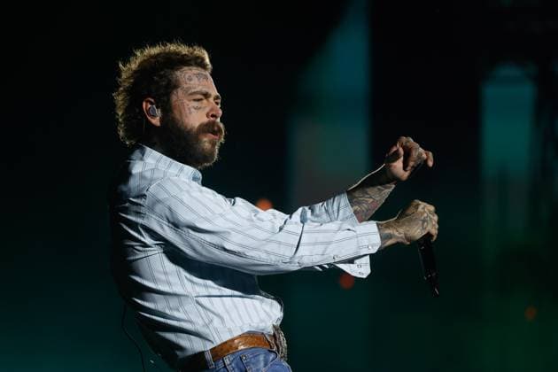 Bilder des Jahres 2025, Entertainment 09 September Post Malone performs at the Estadi Olímpic de Barcelona Singer Post Malone, during a concert at the Estadi Olímpic Lluís Companys, on September 12, 2025, in Barcelona, Catalunya Spain This concert is the only one the singer gives in Spain, known for redefining the modern concert experience with his innovative sound and electrifying stage presence, Post Malone brings a massive production to 11 stadiums across Europe, marking his first series of stadium concerts in Europe and the UK 12 SEPTEMBER 2025 MUSIC MUSICIAN CONCERT Kike Rincó Barcelona Catalunya Barcelona Catalunya Catalunya Spain  Copyright: xKikexRinconx 6949431