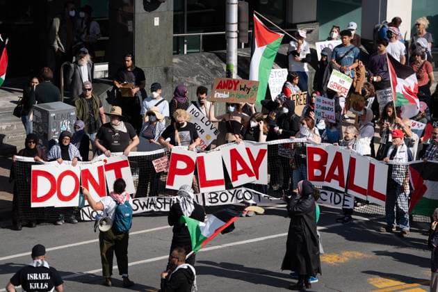 September 12, 2025, Halifax, Ns, Canada: Demonstrators block a street while protesting Team Israel s participation in the Davis Cup tennis match against Team Canada in Halifax on Friday, Sept. 12, 2025. Halifax Canada  - ZUMAc35_ 20250912_zaf_c35_053 Copyright: xDarrenxCalabresex
