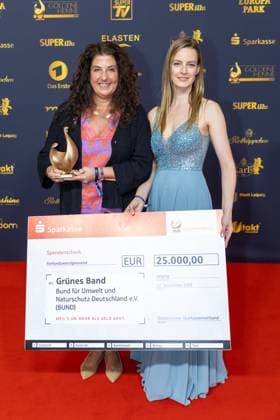 Award ceremony Goldene Henne 2025 12 09 2025 Leipzig, Messe Allee 1 Leipziger Messe In the photo Verein Grünes Band receive Copyright: xEHLxMedia BjörnxStachx 20250912_goldene-henne-35jahreeinheit_2