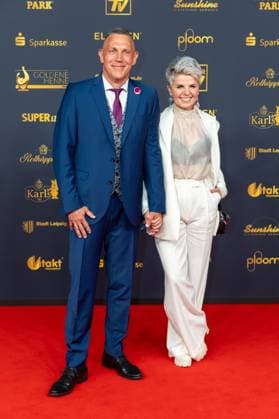 Goldene Henne 2025 award ceremony 12 09 2025 Leipzig, Messe Allee 1 Leipziger Messe In the photo Linda Feller with husband Andreas Schmid On Friday evening, the Goldene Henne Copyright: xEHLxMedia BjörnxStachx 20250912_goldene-henne-teppich-2_9