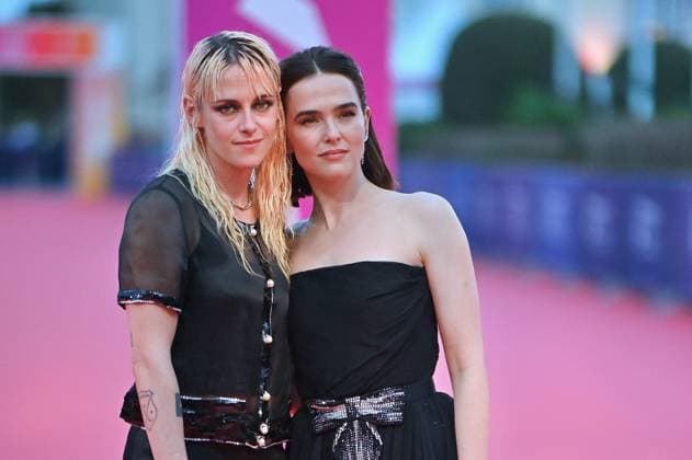Deauville Nouvelle Vague Screening FC Zoey Deutch and Kristen Stewart attending the Nouvelle Vague screening as part of the 51th Deauville American Film Festival on September 12, 2025 in Deauville, France. Photo by Franck Castel ABACAPRESS.COM Deauville France  Copyright: xCastelxFranck ABACAx