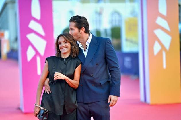 Deauville Nouvelle Vague Screening FC Florence Foresti and Alexandre Kominek attending the Nouvelle Vague screening as part of the 51th Deauville American Film Festival on September 12, 2025 in Deauville, France. Photo by Franck Castel ABACAPRESS.COM Deauville France  Copyright: xCastelxFranck ABACAx