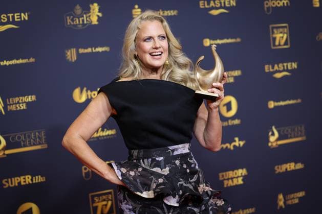 Goldene Henne 2025 Award winner Award winner Entertainment Barbara Schöneberger Laudation Till Reiners Goldene Henne 2025, 12 09 2025, Leipzig Copyright: xEventpressxFuhrx