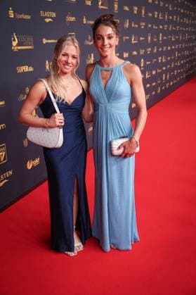 Goldene Henne 2025 Red Carpet Red Carpet Lea Quass and Helen Kevric Goldene Henne 2025, 12 09 2025, Leipzig Copyright: xEventpressxFuhrx