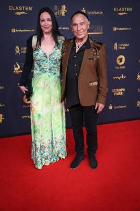 Goldene Henne 2025 Red Carpet Red Carpet Georgi Joro Gogow and Mrs. Goldene Henne 2025, 12 09 2025, Leipzig Copyright: xEventpressxFuhrx