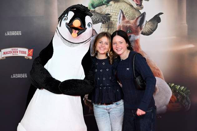 Malya Tucic with guest at the premiere of the movie Die Schule der magischen Tiere 4 at Mathäser Filmpalast Munich, 12 09 2025 Foto:xR.xHeinex xFuturexImagex tiere_5901