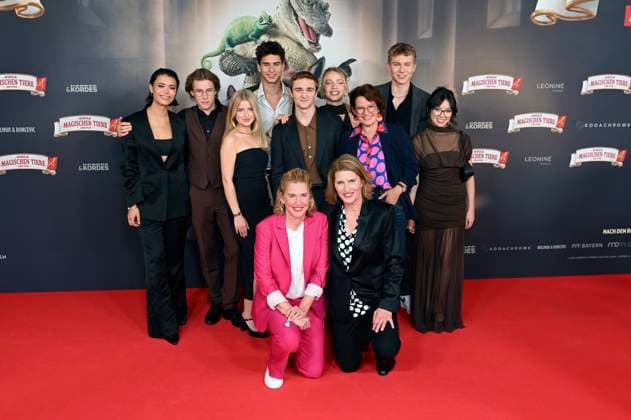 Tomomi Themann, Thilo Fridolin Matthes, Emilia Pieske, Loris Sichrovsky, Meike Kordes, Luis Vorbach, Emilia Maier, Alexandra Kordes, Margit Auer, Leonard Conrads and Purnima Grätz at the premiere of the feature film Die Schule der magischen Tiere 4 at Mathäser Filmpalast Munich, 12 09 2025 Foto:xR.xHeinex xFuturexImagex tiere_5933