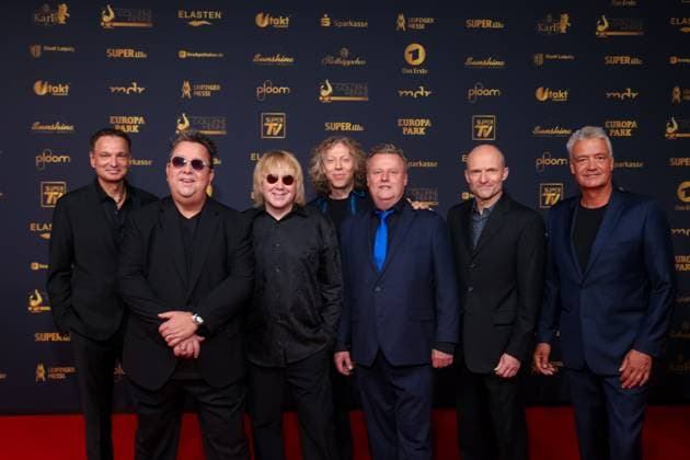 Award - Goldene Henne 2025 - Mathias Dietrich (Die Prinzen), Sebastian Krumbiegel (Die Prinzen), Tobias Künzel (Die Prinzen), Alexander Zieme (Die Prinzen), Henri Schmidt (Die Prinzen), Wolfgang Lenk (Die Prinzen) und Jens Sembdner (Die Prinzen) bei der Goldenen Henne 2025 in der Messe Leipzig am 12.09.2025. *** Award Goldene Henne 2025 Mathias Dietrich Die Prinzen , Sebastian Krumbiegel Die Prinzen , Tobias Künzel Die Prinzen , Alexander Zieme Die Prinzen , Henri Schmidt Die Prinzen , Wolfgang Lenk Die Prinzen and Jens Sembdner Die Prinzen at the Goldene Henne 2025 at Messe Leipzig on 12 09 2025 Copyright: xEventpressxKochanx