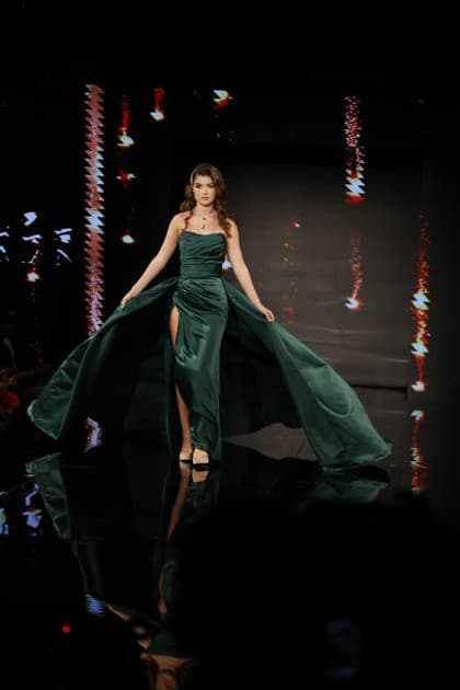 New York Fashion Week - Hoffman Models walk the runway during designer Mila Hoffman s Art Hearts Fashion Runway Shows at the Angel Orensanz Foundation in Lower Manhattan, New York, on September 12, 2025. The fashion show brims with creativity, avant-garde design, and style, reaffirming the Big Apple as the fashion capital of the world. NEW YORK United States  Copyright: xDeccioxSerranox originalFilename: serrano-notitle250912_np8Rm.jpg