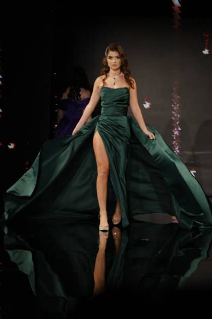 New York Fashion Week - Hoffman Models walk the runway during designer Mila Hoffman s Art Hearts Fashion Runway Shows at the Angel Orensanz Foundation in Lower Manhattan, New York, on September 12, 2025. The fashion show brims with creativity, avant-garde design, and style, reaffirming the Big Apple as the fashion capital of the world. NEW YORK United States  Copyright: xDeccioxSerranox originalFilename: serrano-notitle250912_nplvv.jpg