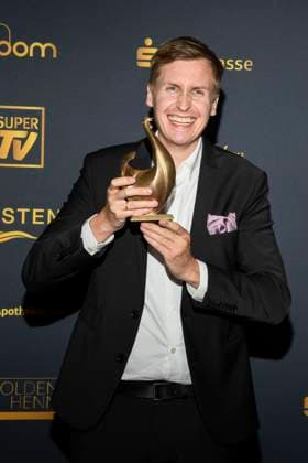 abb Till Reiners with Henne Award winner as a guest on the red carpet at the Golden Hen 2025 awards ceremony at Messe Leipzig on 12 09 2025