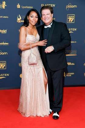 abb Salomea Noemi and Francis Fulton Smith as guests on the red carpet at the Golden Hen 2025 awards ceremony at Messe Leipzig on 12 09 2025