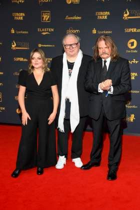 abb Annett Louisan, Heinz Rudolf Kunze and Leslie Mandoki as guests on the red carpet at the Goldene Henne 2025 awards ceremony at Messe Leipzig on 12 09 2025