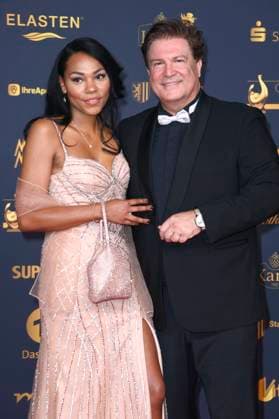 Francis Fulton Smith with girlfriend Salomea at the 31 Golden Hen 2025 award ceremony at the Leipzig Trade Fair Center, 12 09 2025 Foto:xN.xKubelkax xFuturexImagex henne_5204
