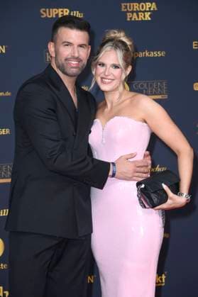 Jay Khan with girlfriend Jessie Noe Scheuermann at the 31 Golden Hen 2025 award ceremony at the Leipzig Trade Fair Center, 12 09 2025 Foto:xN.xKubelkax xFuturexImagex henne_5227