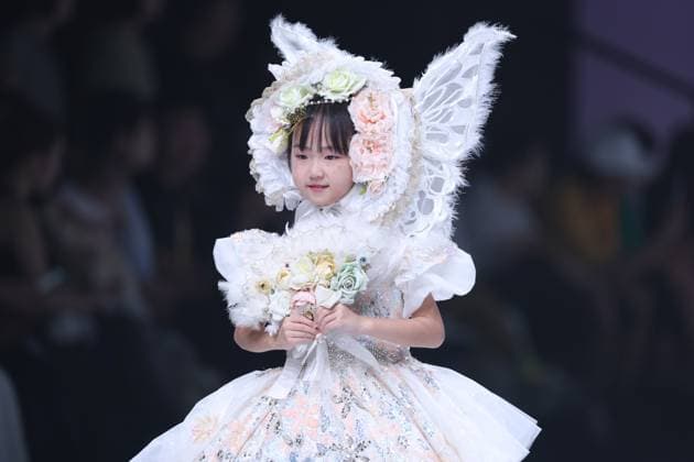 BEIJING, CHINA - SEPTEMBER 13: A model walks the runway at the LuckySeven collection by designer Helen Su on day 9 of China Fashion Week AW25 Collection at 798Â·751 PARK on September 13, 2025 in Beijing, China.  Copyright: xChinaxNewsxServicex 111590611490