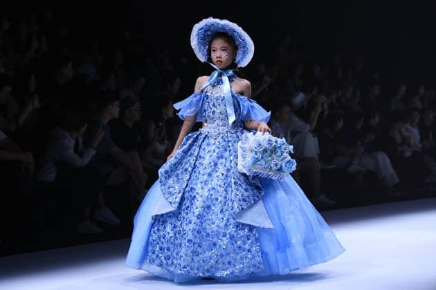 BEIJING, CHINA - SEPTEMBER 13: A model walks the runway at the LuckySeven collection by designer Helen Su on day 9 of China Fashion Week AW25 Collection at 798Â·751 PARK on September 13, 2025 in Beijing, China.  Copyright: xChinaxNewsxServicex 111590611456