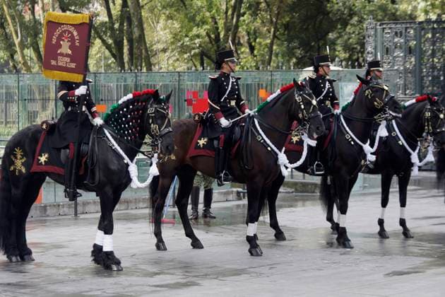 Claudia Sheinbaum, President Of Mexico, Commemorates The 178th Anniversary Of The Heroic Deeds Of The Boy Heroes Members of the military academy on horseback accompany Claudia Sheinbaum, President of Mexico, inside Chapultepec Forest in Mexico City, Mexico, on September 13, 2025, to commemorate the 178th Anniversary of the Heroic Deeds of the Boy Heroes. Mexico City Mexico City Mexico  Copyright: xGerardoxVieyrax originalFilename: vieyra-notitle250913_npRgG.jpg