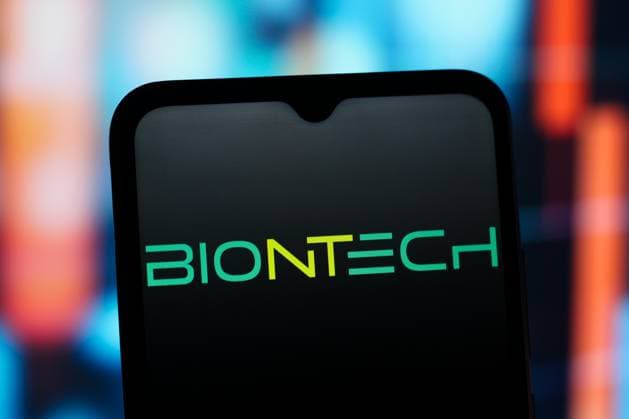 Photo illustration in Canada - 13 Sep 2025 In this photo illustration, the BioNTech logo is seen displayed on a smartphone screen. Canada Copyright: xThomasxFullerx xSOPAxImagesx TFSPI_13092025-0589