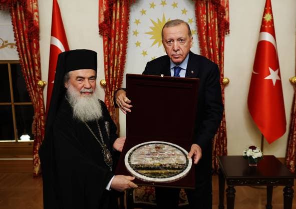 News Bilder des Tages Turkish President Recep Tayyip Erdogan receives Greek Orthodox Patriarch Theophilos III ISTANBUL, TURKIYE - SEPTEMBER 13: (----EDITORIAL USE ONLY - MANDATORY CREDIT - TURKISH PRESIDENCY MURAT KULA HANDOUT - NO MARKETING NO ADVERTISING CAMPAIGNS - DISTRIBUTED AS A SERVICE TO CLIENTS----) Turkish President Recep Tayyip Erdogan (R) receives Theophilos III (L), the Greek Orthodox Patriarch of Jerusalem, and his accompanying delegation in Istanbul, Turkiye on September 13, 2025. Turkish Presidency Murat Kula Handout Anadolu Istanbul Turkey. Editorial use only. Please get in touch for any other usage.  Copyright: x2025xAnadoluxTurkishxPresidencyx xMuratxKulax xHandoutx