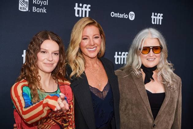 September 13, 2025, Toronto, On, Canada: Director Ally Pankiw, left to right, singer-songwriters Sarah McLachlan and Paula Cole are photographed on the red carpet for the film Lilith Fair: Building a Mystery during the Toronto International Film Festival in Toronto, on Saturday, Sept. 13, 2025. Toronto Canada  - ZUMAc35_ 20250913_zaf_c35_046 Copyright: xSammyxKoganx