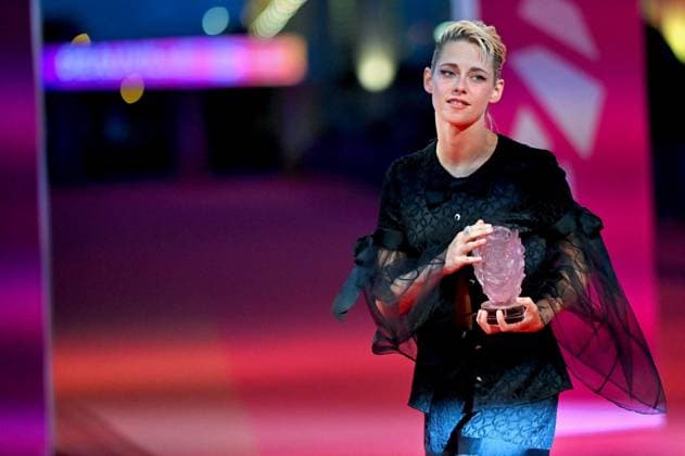 Deauville Closing Ceremony FC Kristen Stewart poses on stage with the Prix de la Revelation award the movie The Chronology of Water during the Closing Ceremony during the 51st Deauville American Film Festival on September 13, 2025 in Deauville, France. Photo by Franck Castel ABACAPRESS.COM Deauville France  Copyright: xCastelxFranck ABACAx