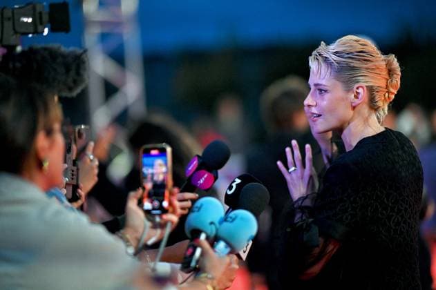 Deauville Closing Ceremony FC Kristen Stewart poses on stage with the Prix de la Revelation award the movie The Chronology of Water during the Closing Ceremony during the 51st Deauville American Film Festival on September 13, 2025 in Deauville, France. Photo by Franck Castel ABACAPRESS.COM Deauville France  Copyright: xCastelxFranck ABACAx