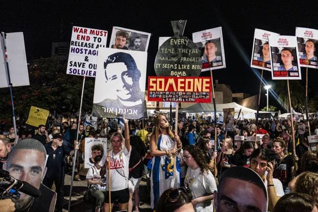 Demonstrations continue in Tel Aviv demanding a ceasefire in Gaza and the return of Israeli hostages TEL AVIV, ISRAEL - SEPTEMBER 13: Israeli protesters gather in Hostage Square with banners and photos of Israeli hostages during the demonstration demanding an agreement for the release of Israeli hostages in Gaza on September 13, 2025 in Tel Aviv, Israel. Protesters carrying banners that the Israeli government must reach an agreement for the release of hostages in Gaza. Mostafa Alkharouf Anadolu Tel Aviv Israel. Editorial use only. Please get in touch for any other usage.  Copyright: x2025xAnadoluxMostafaxAlkharoufx