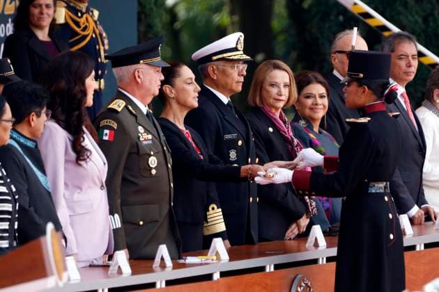 Ceremony Commemorative For The 178th Anniversary of The Ninos Heroes Mexico™s President Claudia Sheinbaum Pardo (C) accompanied by (L-R) President of the Board of Directors of the Chamber of Deputies Kenia Lopez Rabadan; Minister of Mexican National Defense, Ricardo Trevilla Trejo; Minister of the Mexico s Navy, Raymundo Morales Angeles; President of the Mexico™s Senate, Laura Itzel Castillo and Head of Government of Mexico City, Clara Brugada Molina receives a dagger by a Mexico™s Heroic Naval School cadet during the commemorative ceremony for the 178th anniversary of the Ninos Heroes of Chapultepec at the Altar of the Fatherland in the Castillo de Chapultepec. on September 13, 2025 in Mexico City, Mexico. (Photo by Luis Barron Copyright: xLuisxBarronx xEyepixxGroupx LB_13092025_170197